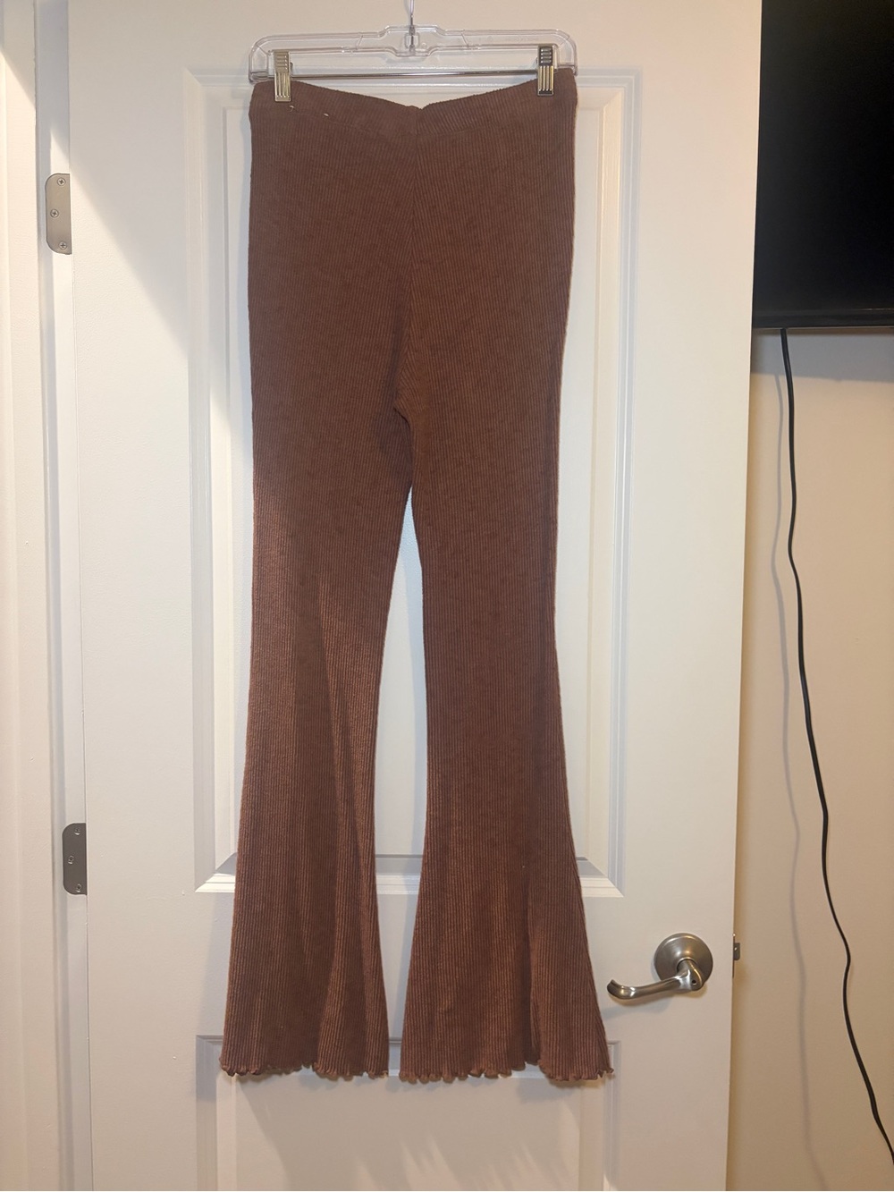 American Eagle Outfitters | Brown High-Waist Ribbed Knit Flare Lounge Pants - Picture 3 of 8